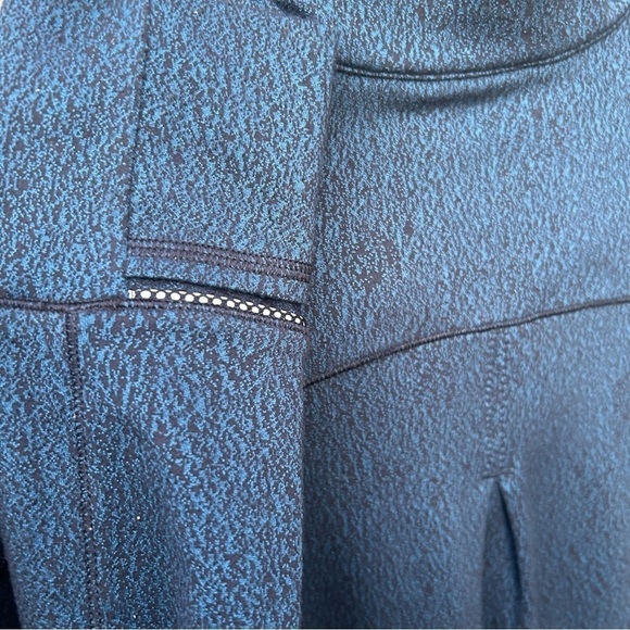 Lululemon Outrun 1/2 Zip Luon Spray Jacquard Alberta
Lake Black | Size 8 - Picture 7 of 8